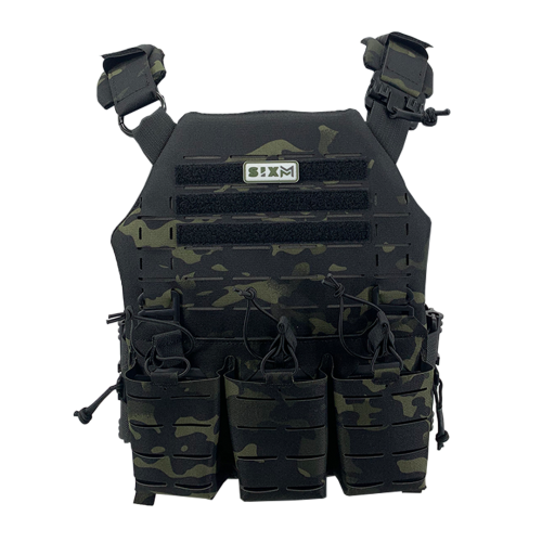 Chaleco SIXMM LLC Multicam Black con sistema MOLLE Laser Cut, liberación rápida QR y triple portacargadores frontal para airsoft
